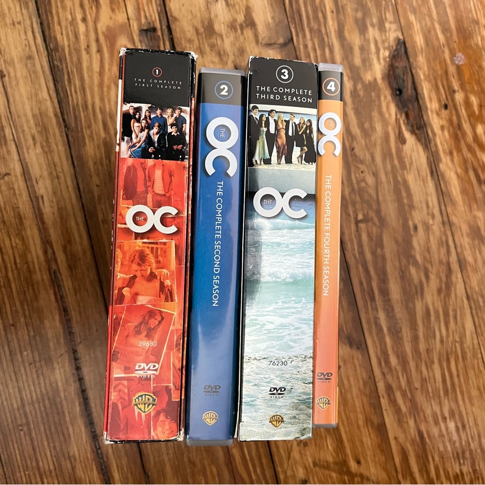 The OC Complete Series DVD Set- missing disk 3 in season 1